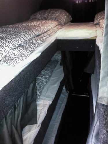 Bild 3 Betten übereinander MINI-Nightliner Tourbusse Wendt